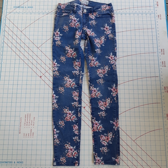 Aeropstale Ashley Ultra Skinny 1/2 26" Floral - Picture 3 of 9